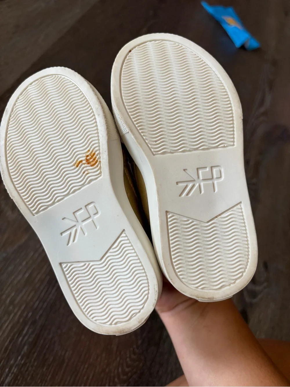 Freshly picked toddler canvas shoes in size 6 gold vans leather